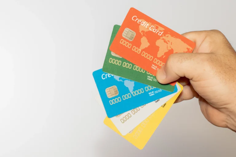 Cartão de Crédito vs. Cartão de Débito: Qual é o Melhor para Si?