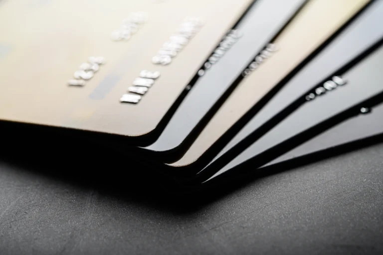 Comparativo: principais cartões de crédito para negativados